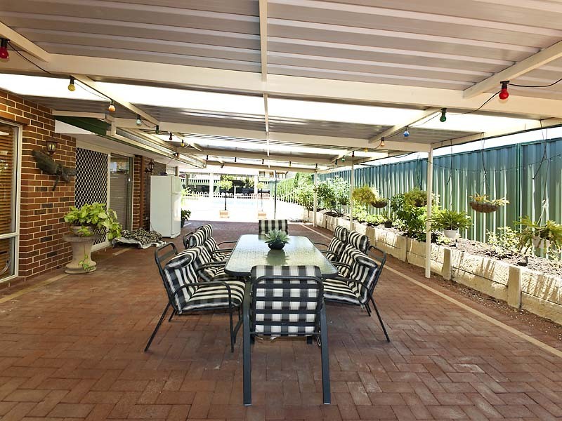 64 Lakeside Drive, Helena Valley WA 6056