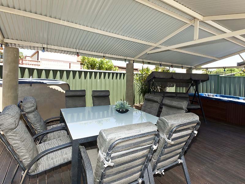 64 Lakeside Drive, Helena Valley WA 6056