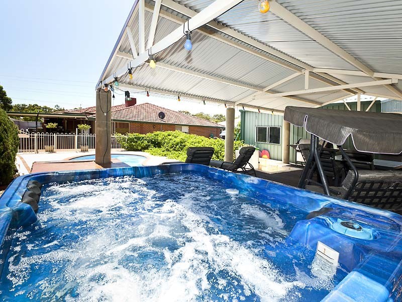 64 Lakeside Drive, Helena Valley WA 6056