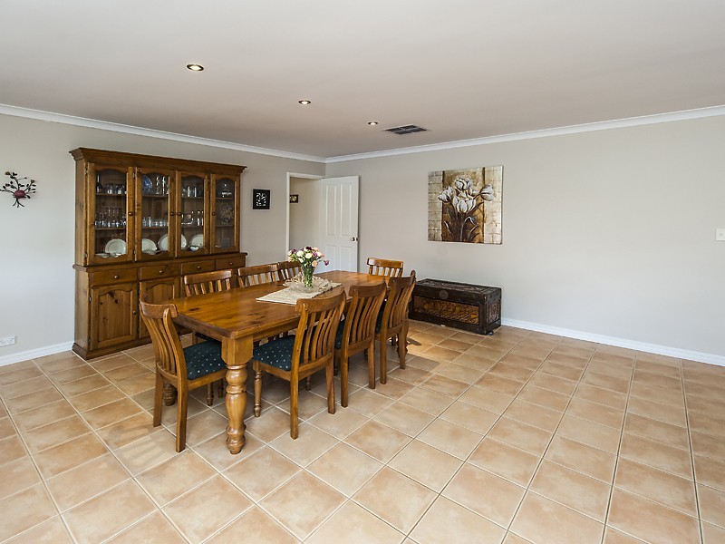 76 Lakeside Drive, Helena Valley WA 6056