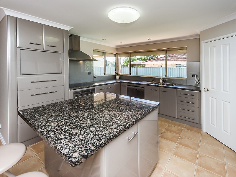 76 Lakeside Drive, Helena Valley WA 6056