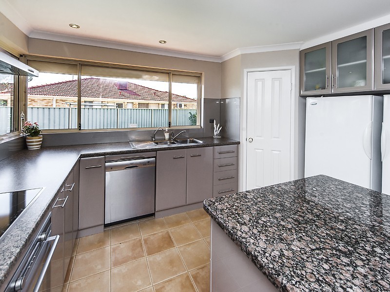 76 Lakeside Drive, Helena Valley WA 6056