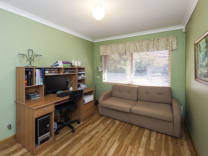 76 Lakeside Drive, Helena Valley WA 6056