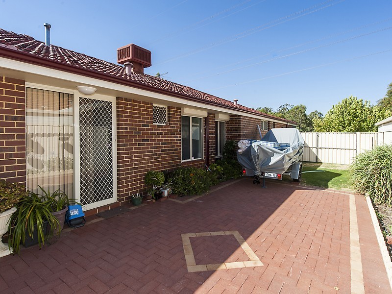 76 Lakeside Drive, Helena Valley WA 6056