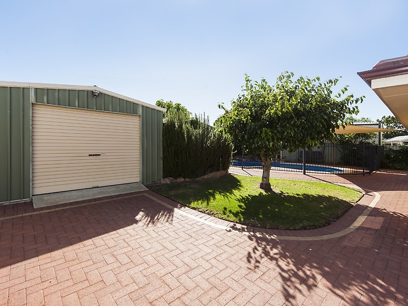 76 Lakeside Drive, Helena Valley WA 6056