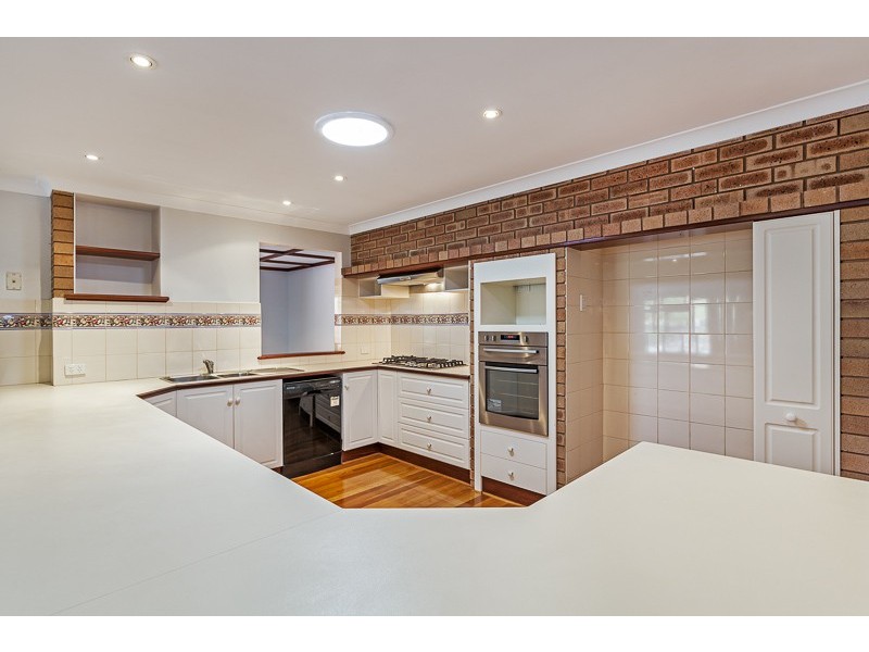 16 Hillock Circle, Leeming WA 6149