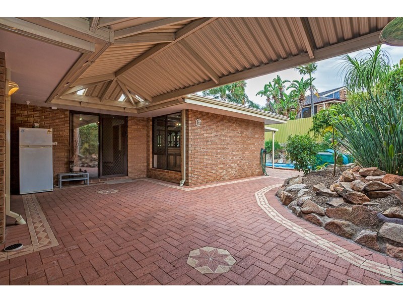 16 Hillock Circle, Leeming WA 6149