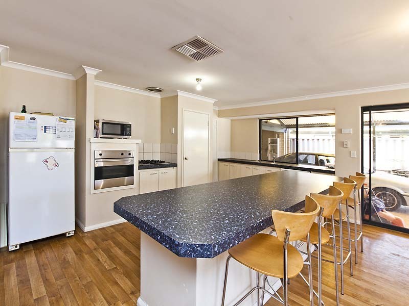 10 Narrier Close, South Guildford WA 6055