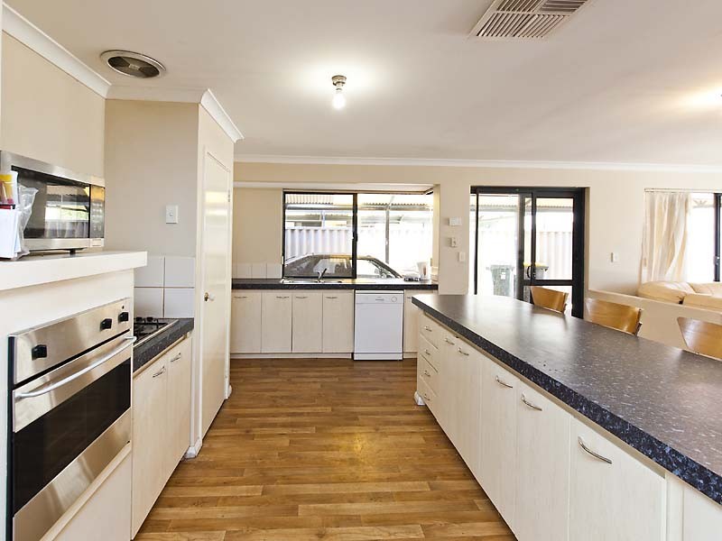 10 Narrier Close, South Guildford WA 6055