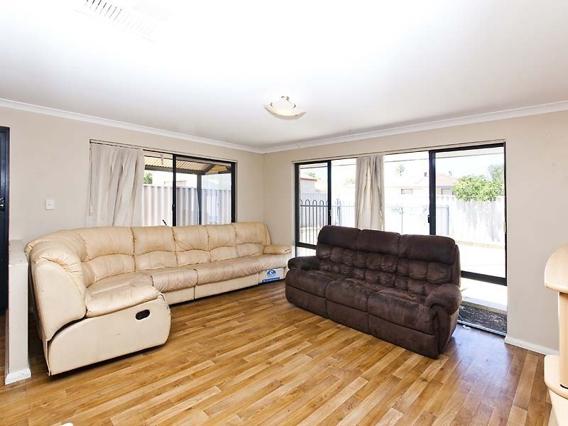 10 Narrier Close, South Guildford WA 6055