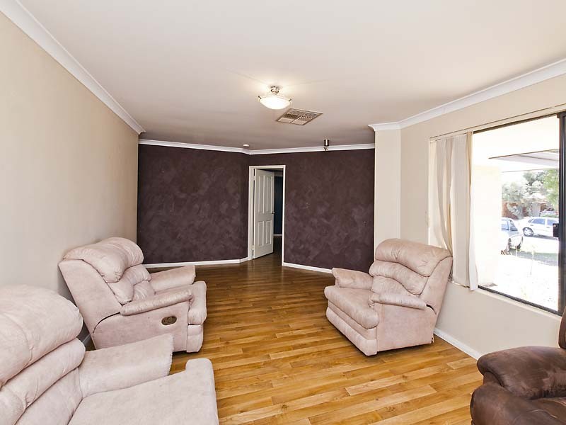 10 Narrier Close, South Guildford WA 6055