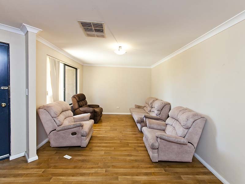 10 Narrier Close, South Guildford WA 6055