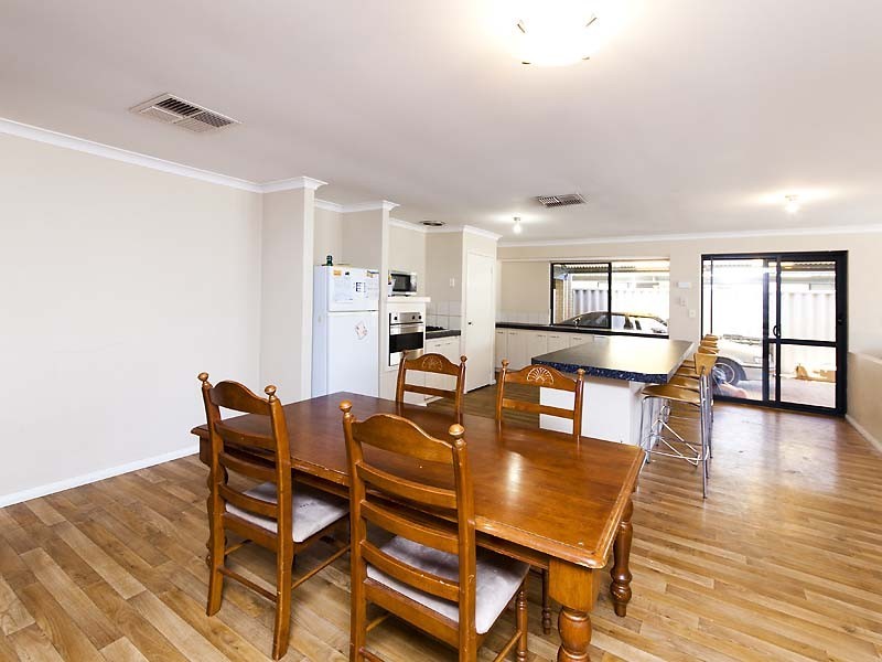 10 Narrier Close, South Guildford WA 6055