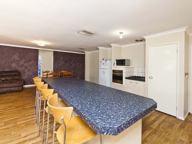 10 Narrier Close, South Guildford WA 6055