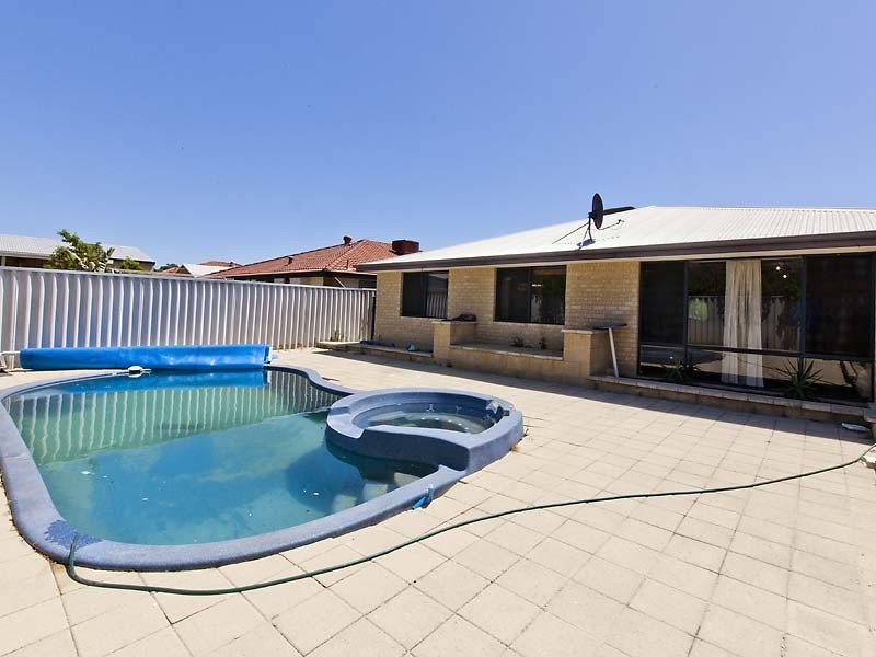 10 Narrier Close, South Guildford WA 6055
