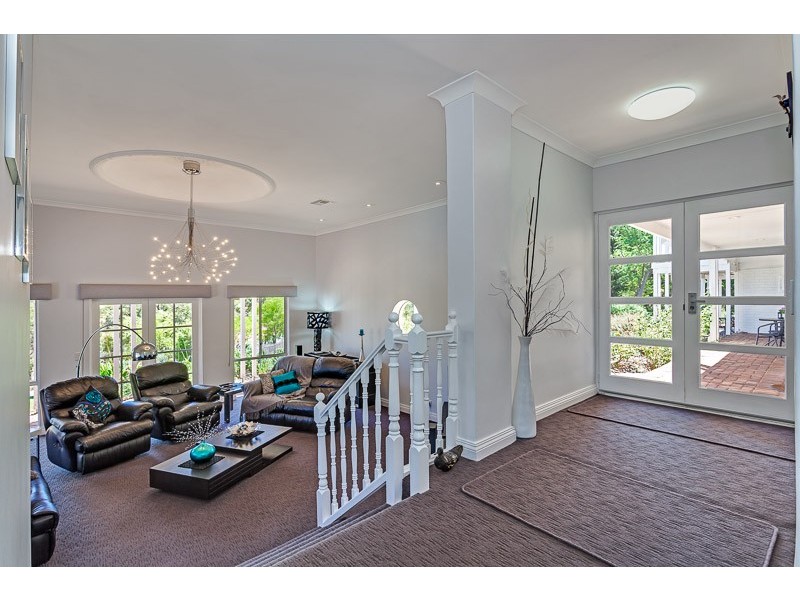 77 Holmes Road, Maida Vale WA 6057