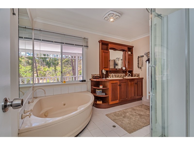 77 Holmes Road, Maida Vale WA 6057