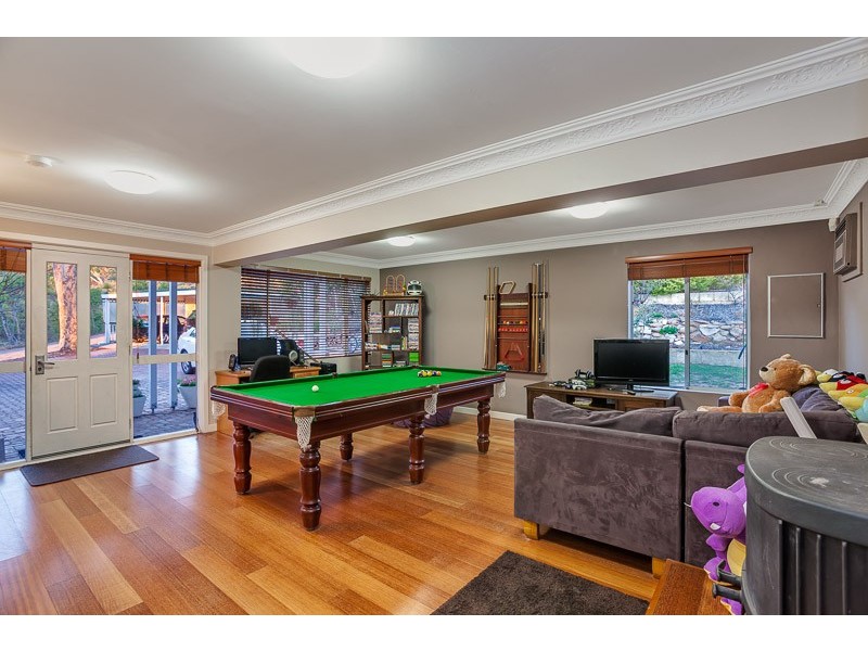 77 Holmes Road, Maida Vale WA 6057