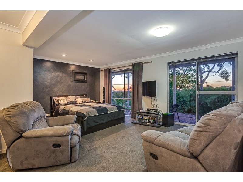 77 Holmes Road, Maida Vale WA 6057