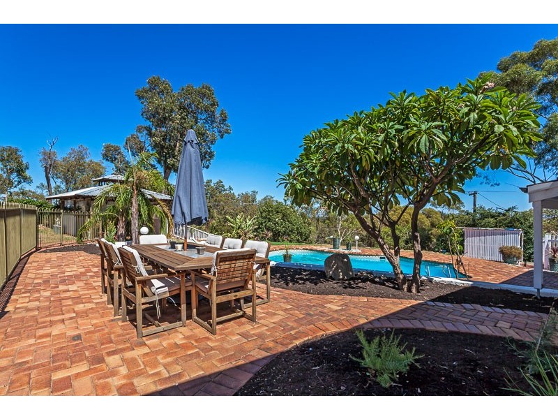 77 Holmes Road, Maida Vale WA 6057