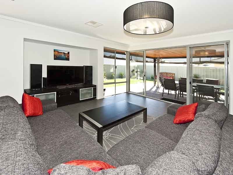 11 Steelwood Way, Helena Valley WA 6056