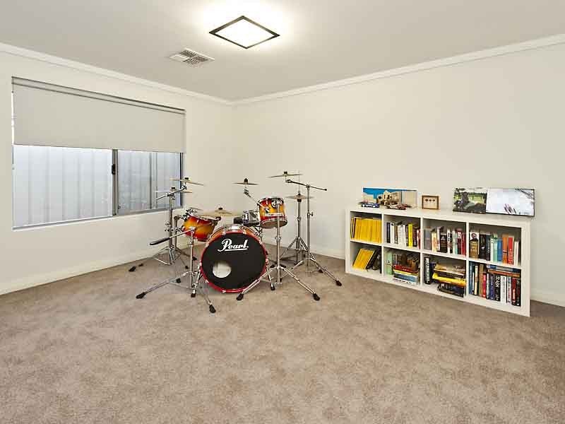 11 Steelwood Way, Helena Valley WA 6056