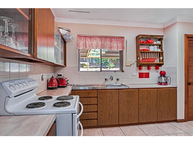 1 Henderson Road, Stoneville WA 6081