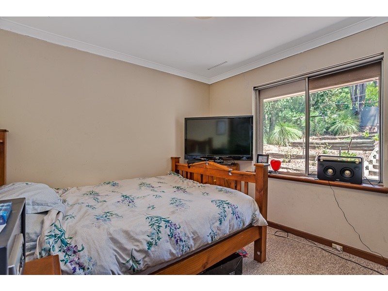 1 Henderson Road, Stoneville WA 6081