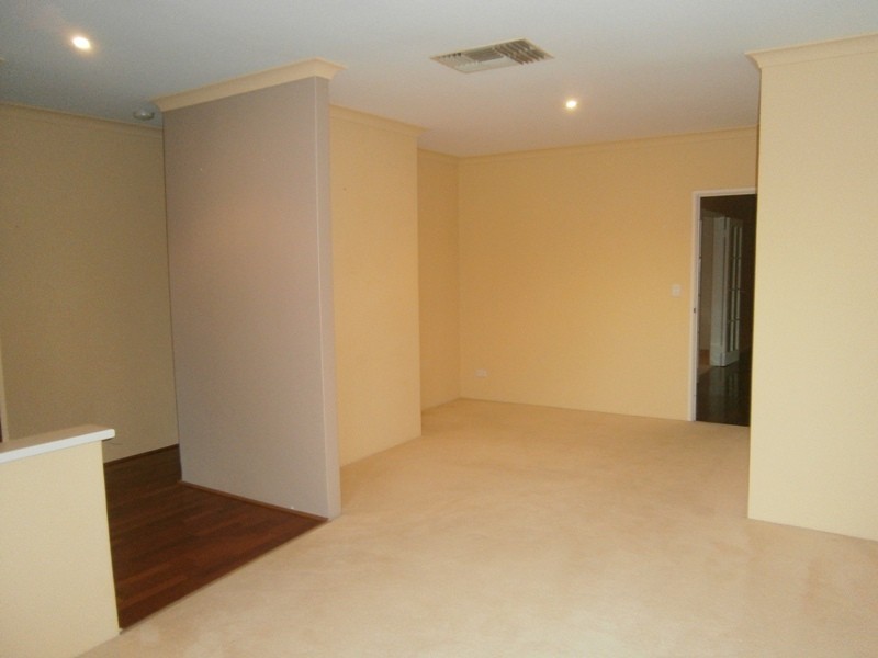 11 Claret Ash Court, Helena Valley WA 6056