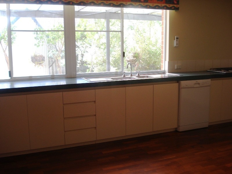 11 Claret Ash Court, Helena Valley WA 6056