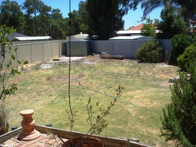 11 Claret Ash Court, Helena Valley WA 6056