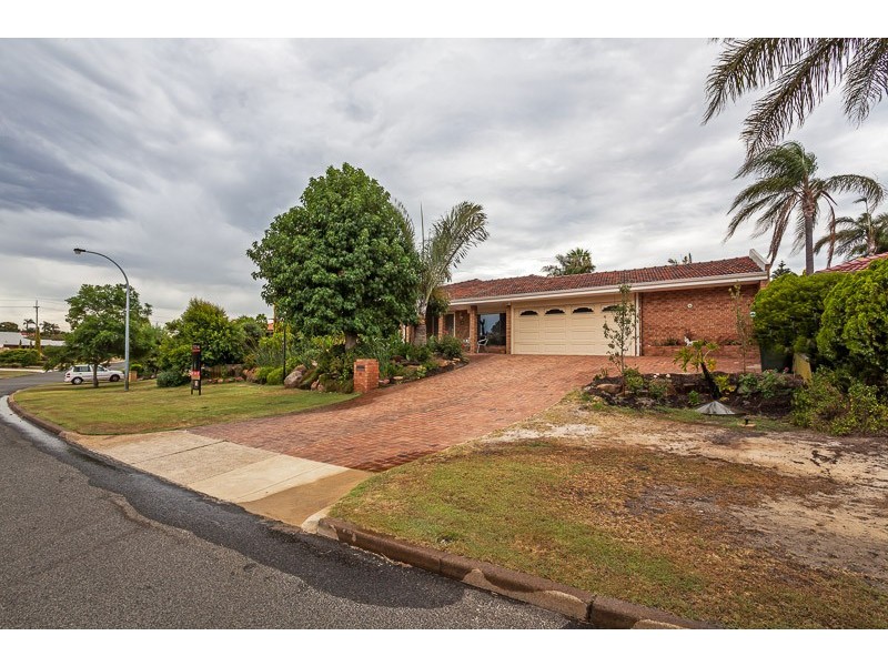 16 Hillock Circle, Leeming WA 6149