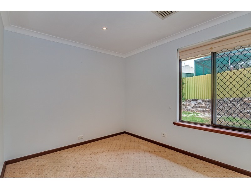 16 Hillock Circle, Leeming WA 6149