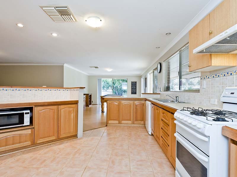 2 Desert Ash Place, Helena Valley WA 6056