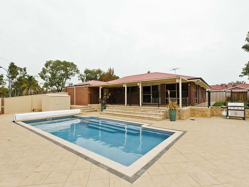 2 Desert Ash Place, Helena Valley WA 6056