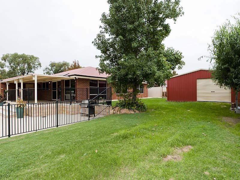 2 Desert Ash Place, Helena Valley WA 6056