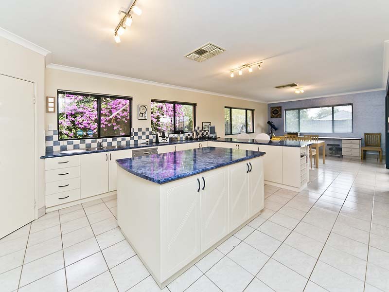 22 Robinia Rise, Helena Valley WA 6056