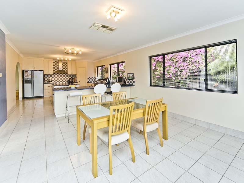 22 Robinia Rise, Helena Valley WA 6056