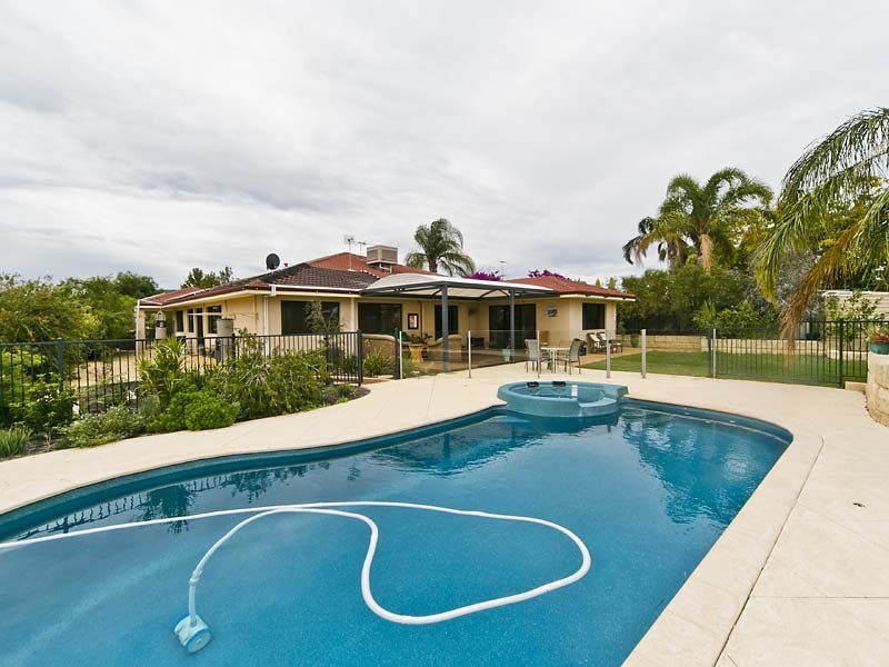 22 Robinia Rise, Helena Valley WA 6056