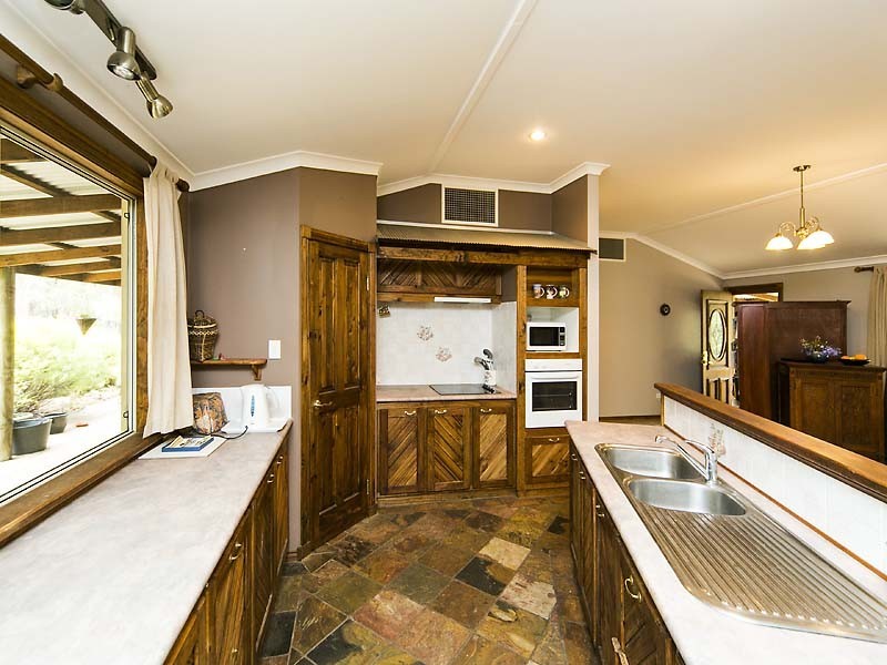 1 Hebb Court, Parkerville WA 6081