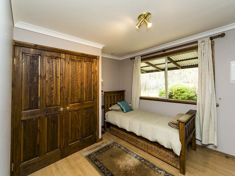 1 Hebb Court, Parkerville WA 6081