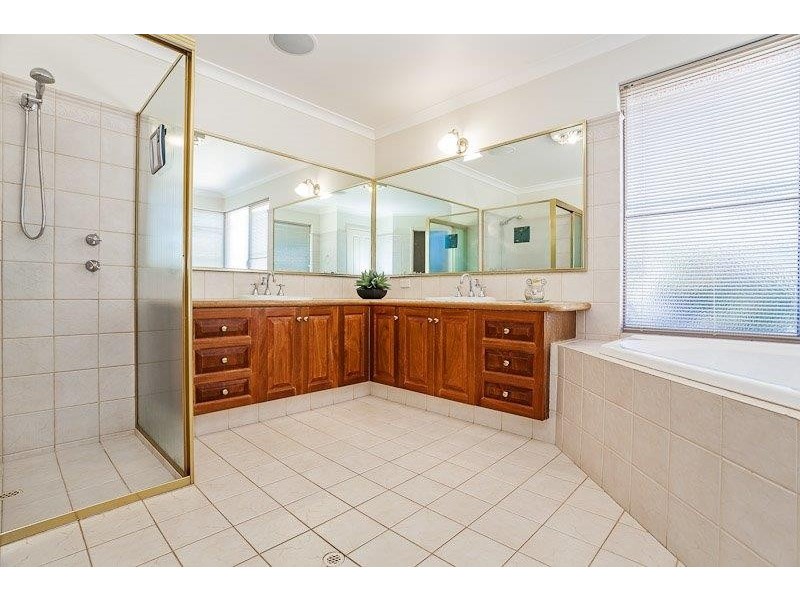 335 Ridge Hill Road, Helena Valley WA 6056