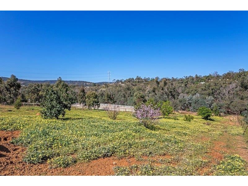 335 Ridge Hill Road, Helena Valley WA 6056