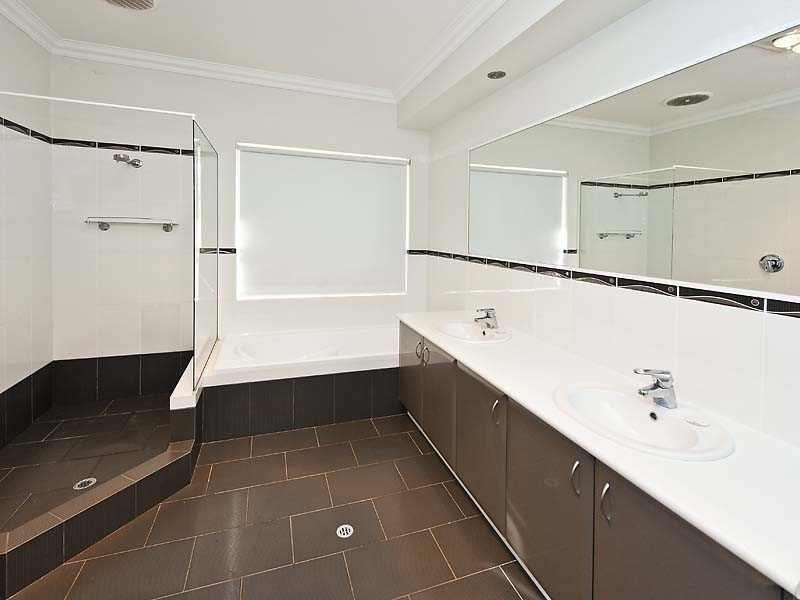 1940 Clayton Rd, Helena Valley WA 6056