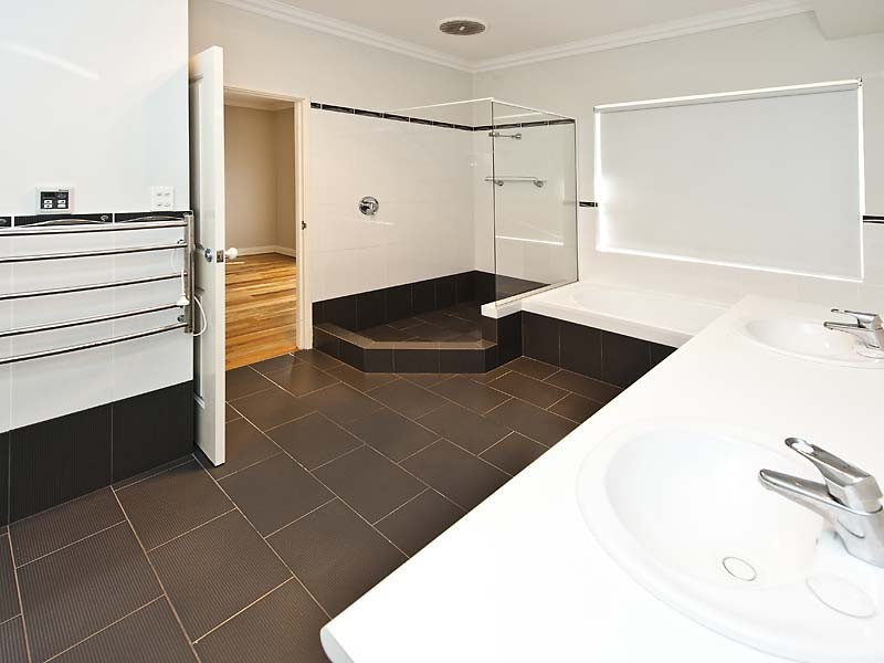 1940 Clayton Rd, Helena Valley WA 6056