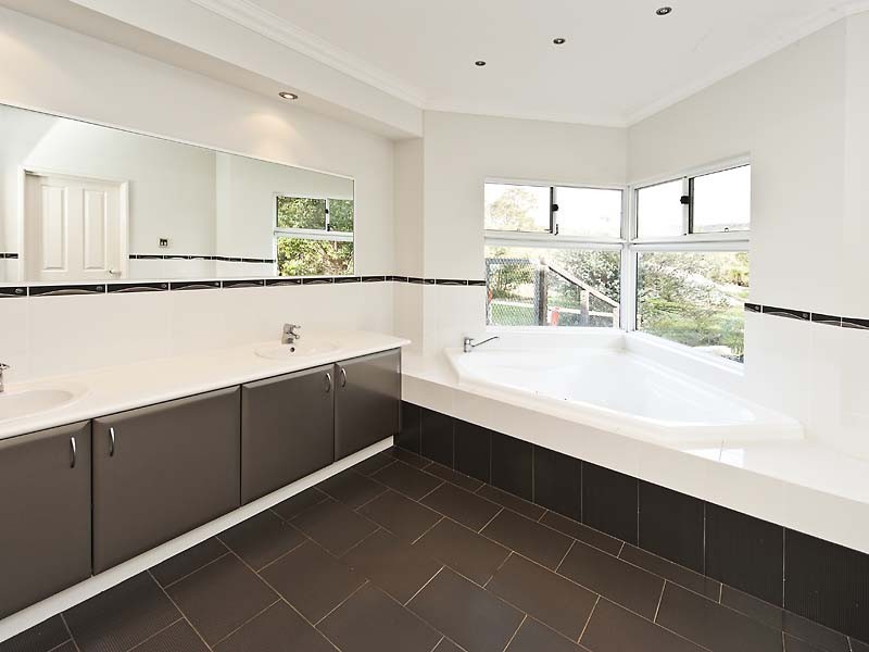 1940 Clayton Rd, Helena Valley WA 6056