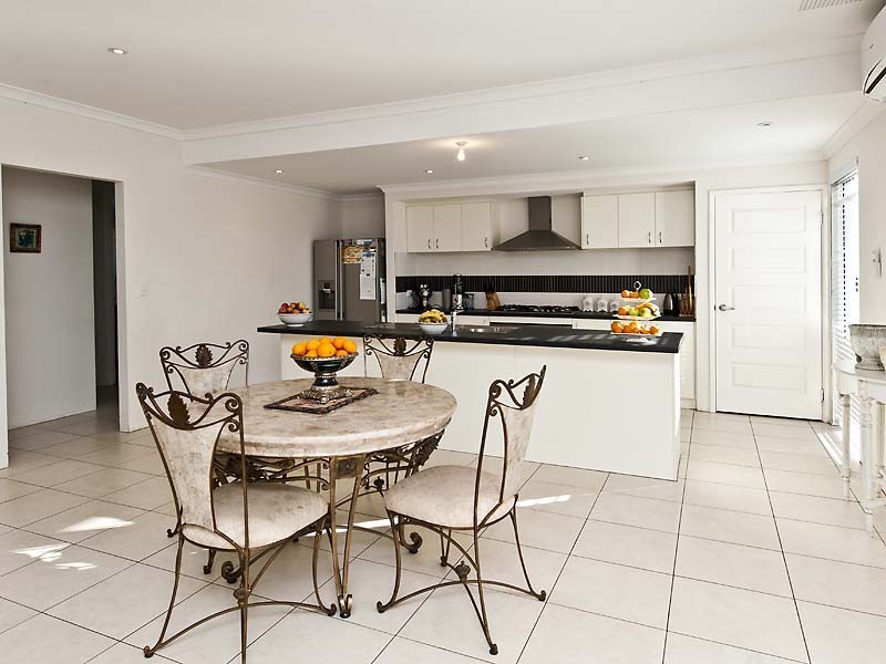 2 Kemp Court, Helena Valley WA 6056