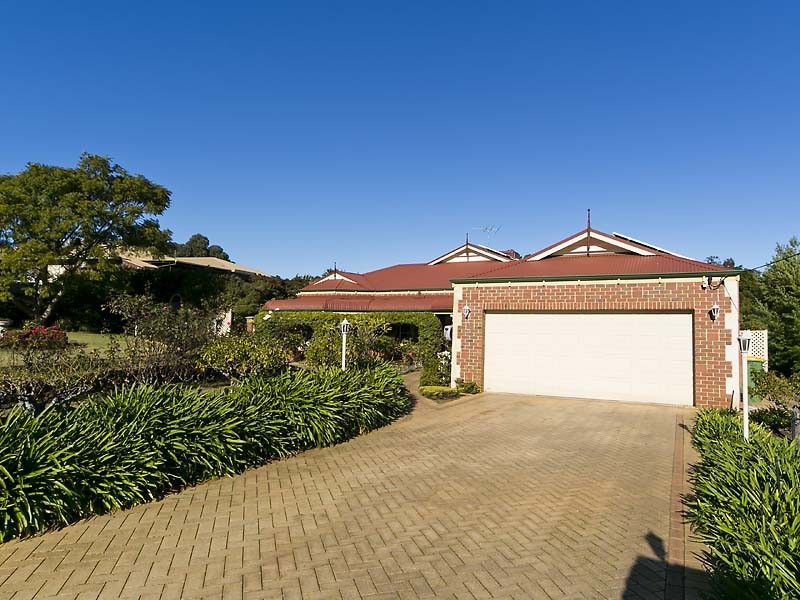 15 Mardolf Street, Lesmurdie WA 6076