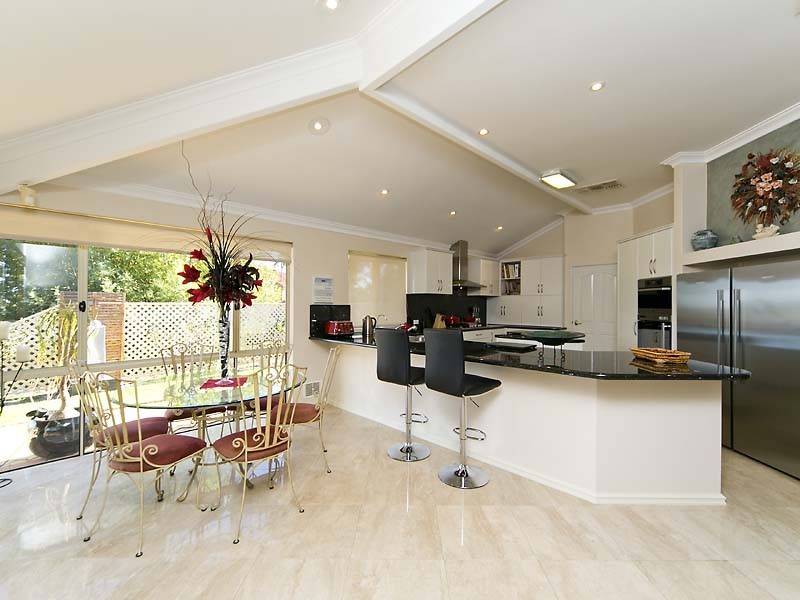 15 Mardolf Street, Lesmurdie WA 6076