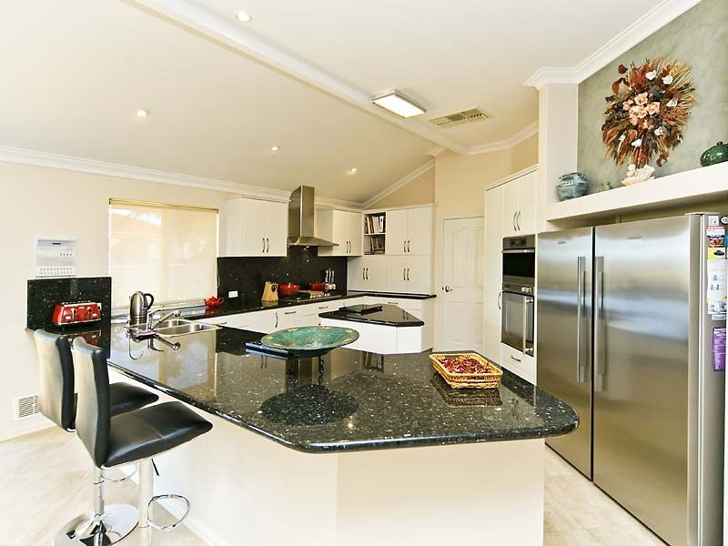 15 Mardolf Street, Lesmurdie WA 6076